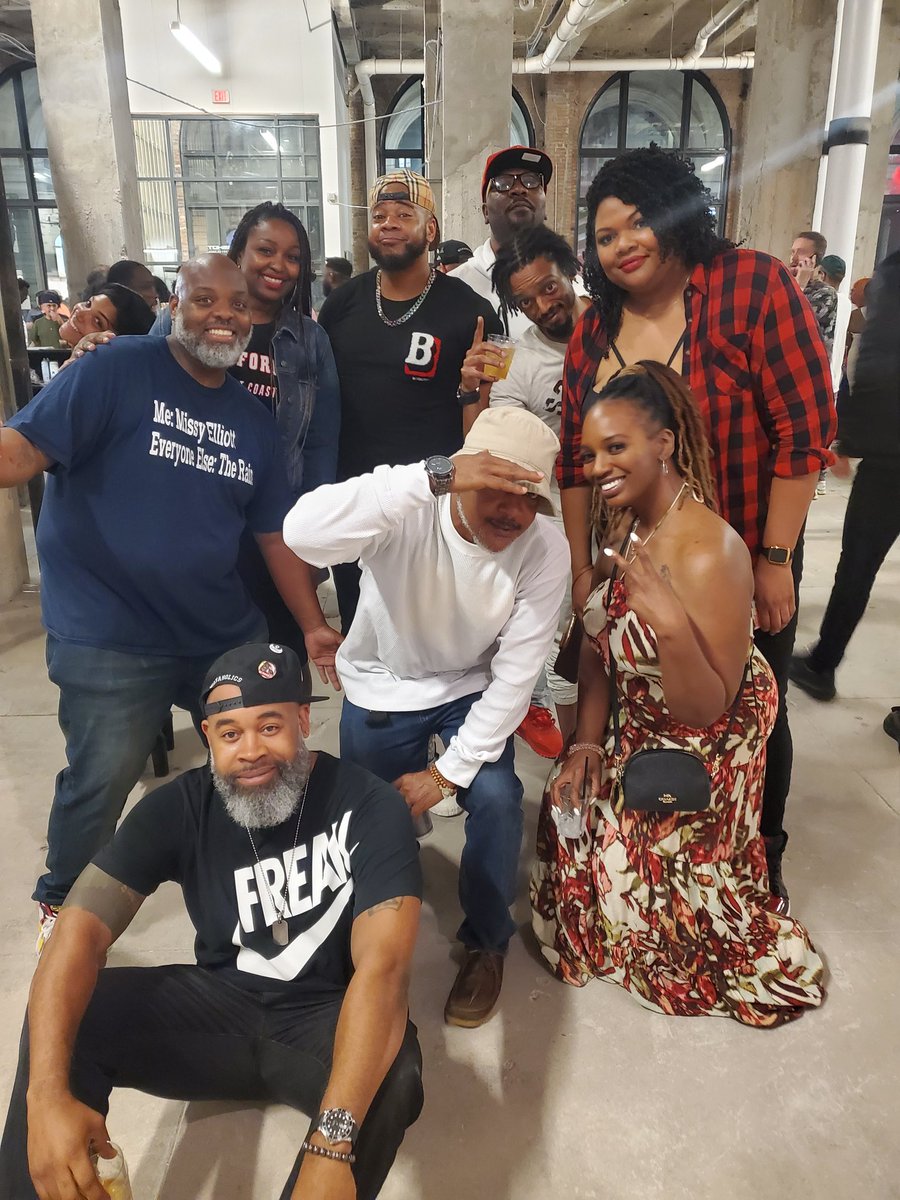 reemsupremeshow's tweet photo. Peace to the squad
@bandofthehawk_ in the building
@TarajaWorrell on the check in
#IntlSupremeTeam
#BOHUP https://t.co/ZGDDUwlmeq