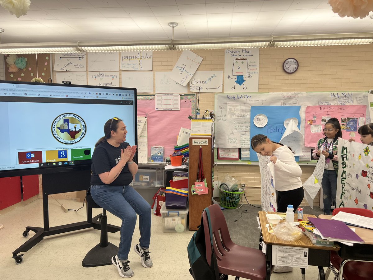 SandyLo84's tweet photo. Thank you to @RoxanneMerfa for always leading us with inspiration and encouraging us to be the best version of ourselves. #proudtobeaFALCON @DelNorteFalcons @YsletaISD. https://t.co/SPr9Poinzs