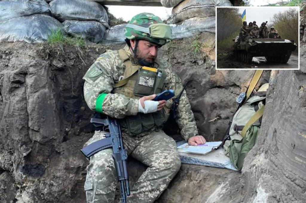 nypost's tweet photo. This Ukrainian professor is teaching his class remotely — from the front lines of war https://t.co/HASPBDO4l9 https://t.co/M6s92pJPyk