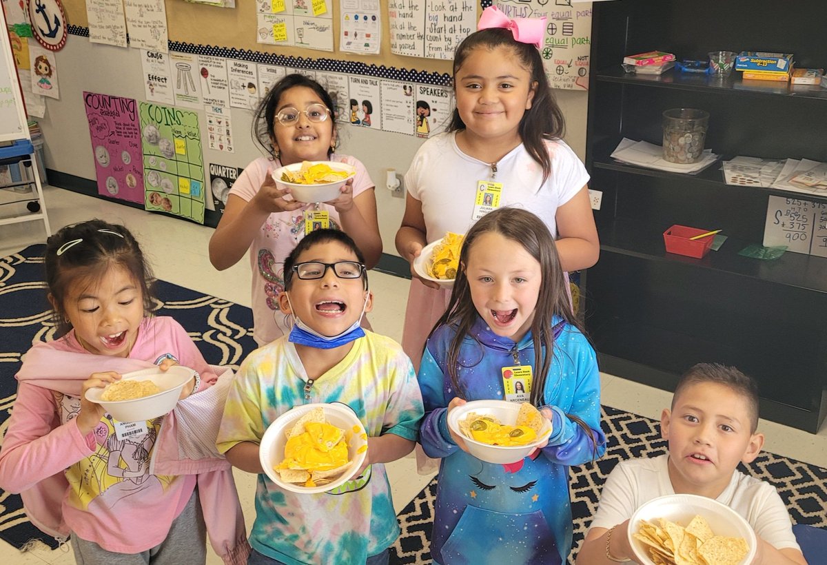 nic_bennettPISD's tweet photo. Cinco de Mayo celebrations with some nachos and homemade maracas! We loved learning about the history and ways to celebrate! 🎉 🪅 🎊 @LauraBush_Elem https://t.co/FikA2aghv4