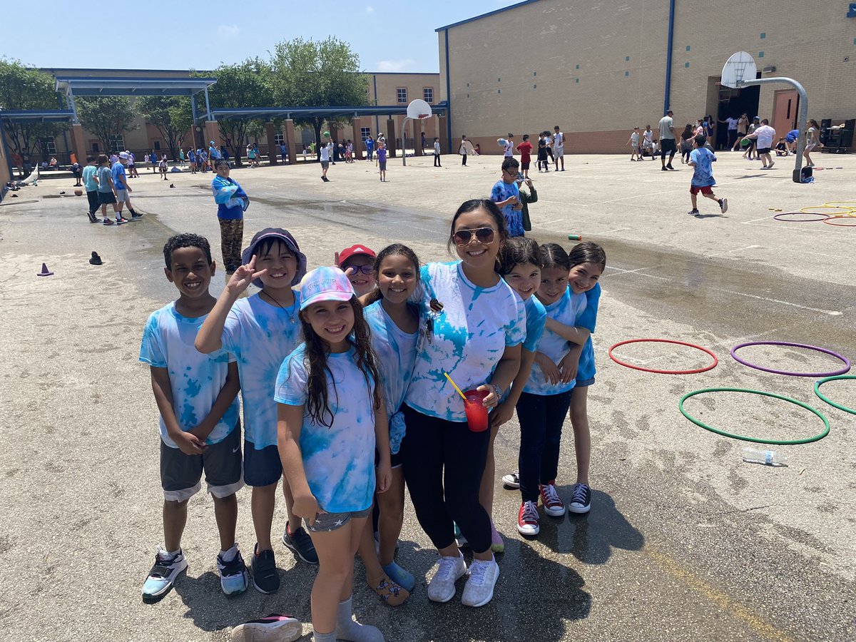 Cath_Chipongian's tweet photo. We had some fun in the sun ☀️ #FieldDay2022 @NISDHenderson @3rdRangers https://t.co/RaSQlRNmQk