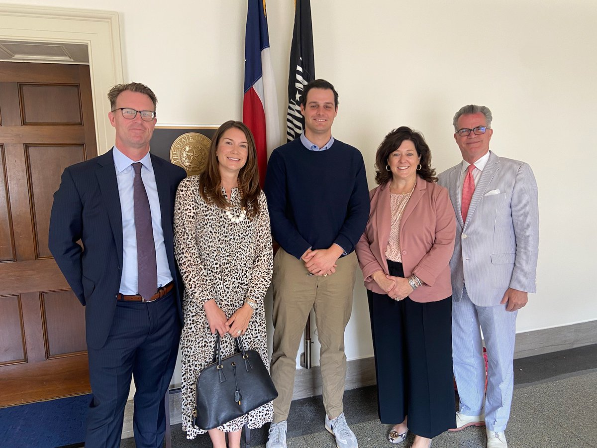 txhospitalsCEO's tweet photo. Last week, the @texashospitals team visited with more than a dozen congressional offices to advocate on behalf of Texas hospitals. I'm grateful for the many discussions on provider finance, COVID-19 relief and workforce shortages, among other topics affecting Texas hospitals. https://t.co/3eGOUJeUvP