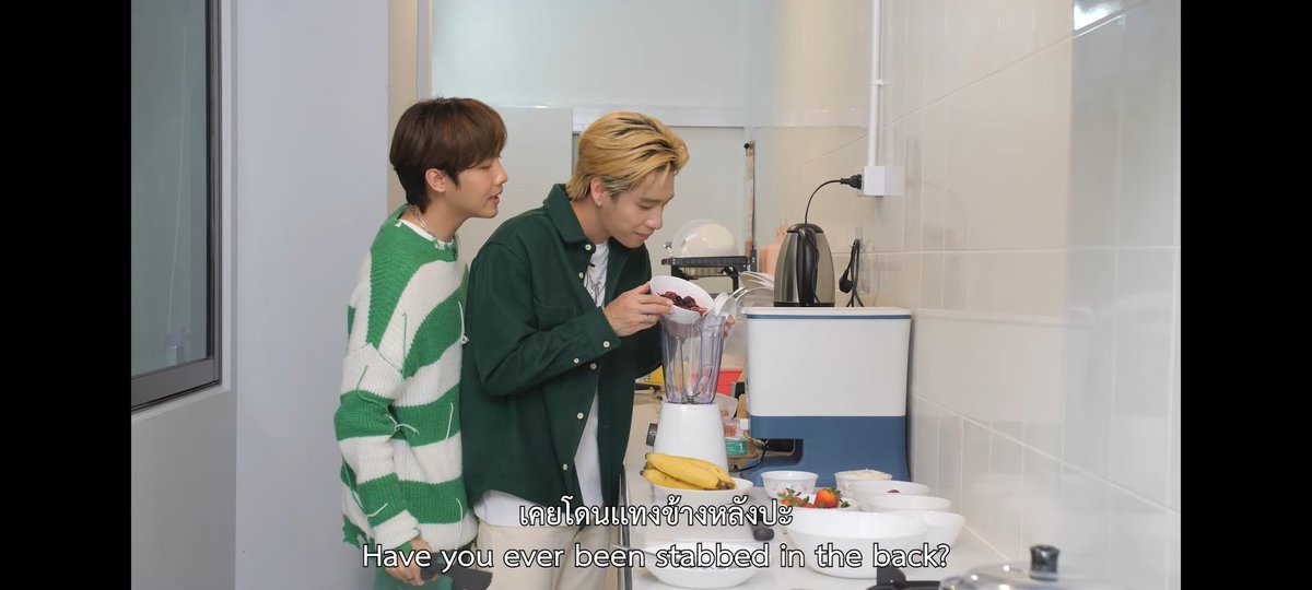 PromMarkLatam's tweet photo. Los chicos hicieron un bowl de frutas con yogur, hubo coqueteos 🤣 te toco por aquí, te toco por allá 😔😏🤣 ya no puedo defenderlos más 😊🙊🙈
#MSIWAT
#prompayy
#PartofMeEp2xGrabExpress https://t.co/4ElhYz8QdK