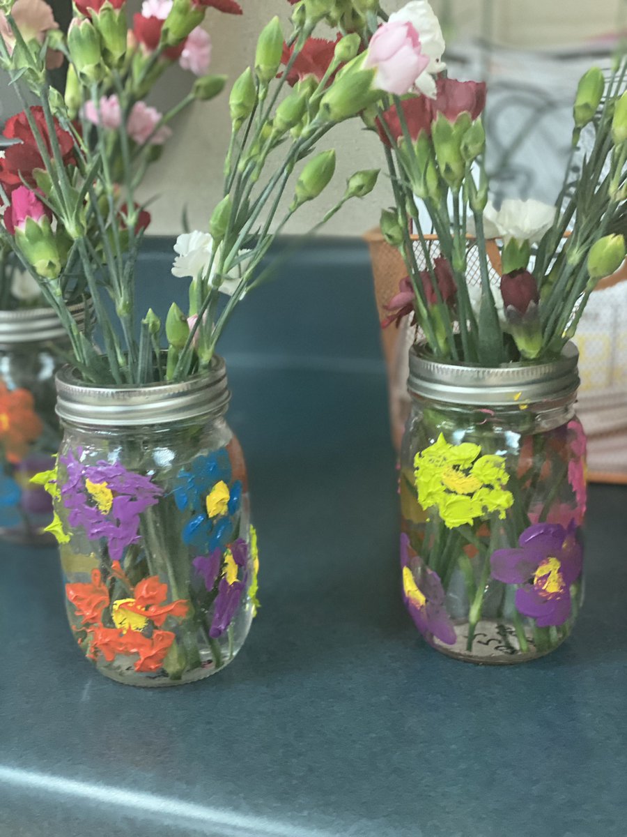 jenna_brown's tweet image. The finished projects 😍 The kiddos were so excited to give them to mom ❤️❤️❤️ #lifeinALE @NISDSpecialEd @Miss_Guerra12 @NISDLangleyES