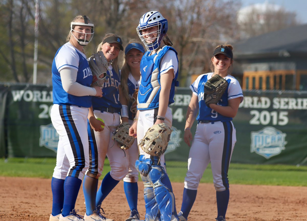icaree__'s tweet photo. I C U 2. Thanks for the wave @DMACCsoftball 📷 👀
Forever your fan. https://t.co/04az8QKgGa