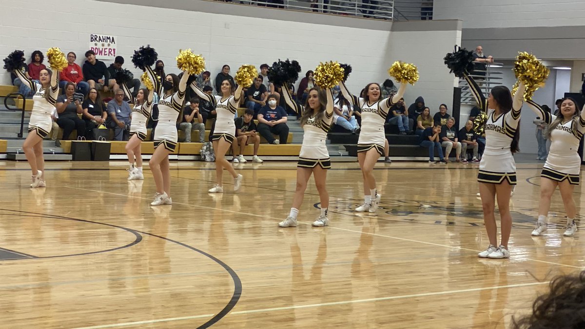GoMightyBrahmas's tweet photo. Thank you students and staff for a fabulous pep rally at the Domes! Our HMK Boys Golf Team is back on the fairway! Best wishes at State Competition! #GoBrahmasGo! #KISDUnited #TeamKISD #TogetherAgain @PerezCissy π€©π€π€β³οΈποΈποΈββοΈππ€ https://t.co/t42dS3bXev