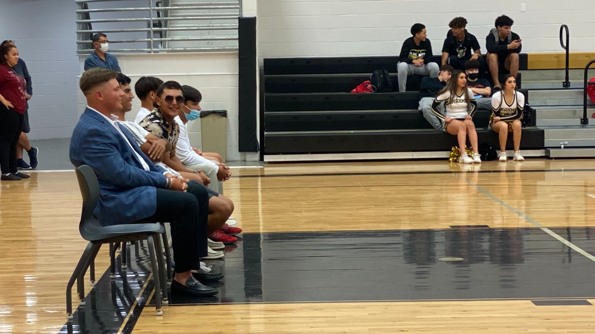 GoMightyBrahmas's tweet photo. Thank you students and staff for a fabulous pep rally at the Domes! Our HMK Boys Golf Team is back on the fairway! Best wishes at State Competition! #GoBrahmasGo! #KISDUnited #TeamKISD #TogetherAgain @PerezCissy π€©π€π€β³οΈποΈποΈββοΈππ€ https://t.co/t42dS3bXev