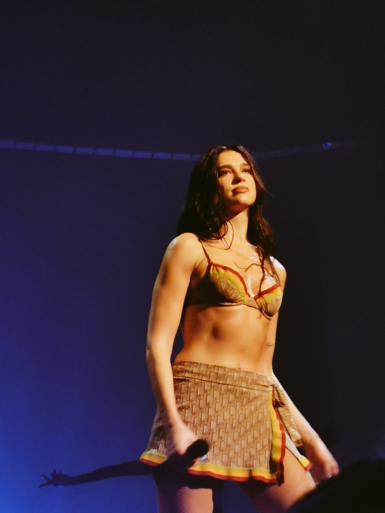 dlipanews's tweet photo. Dua Lipa performing in Antwerp last night! (via @FatHeadSuzie) 

#FutureNostalgiaTour https://t.co/rZBMT5N52A