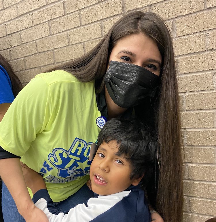 STAAR RALLY at @SurrattCubs was so much fun! Thank you for my awesome shirt, @cuadrilla1 💙 Students are going to #RocktheSTAAR 🤘🏻😎🤘🏻@ClintISD @ClintISD_SPED #AllStudentsMatter #WDSCubs