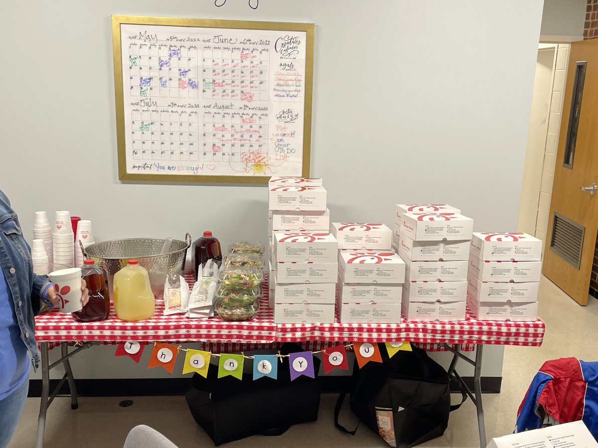 RQSFleetridge's tweet photo. Our school family enjoyed serving our teachers and staff this week. It's such a small token to show our appreciation. Thank you FR team for all that you do. #FRPROUD https://t.co/JBDSkDZlBK