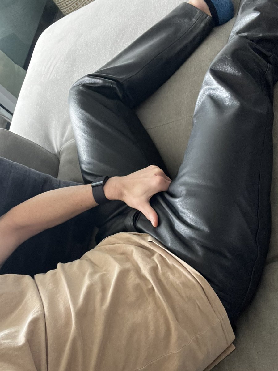 Weekends here. #leather time

Anyone want to join?
#brisgay #brisbanegay #gaybrisbane #leatherman #fetish