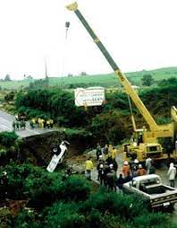 RenzoVaccarezza's tweet photo. El 7 de mayo de 1995 ocurrió la peor accidente carretero que recuerde la Región de Los Lagos, la Tragedia del estero Minte. https://t.co/8toYweeBS9