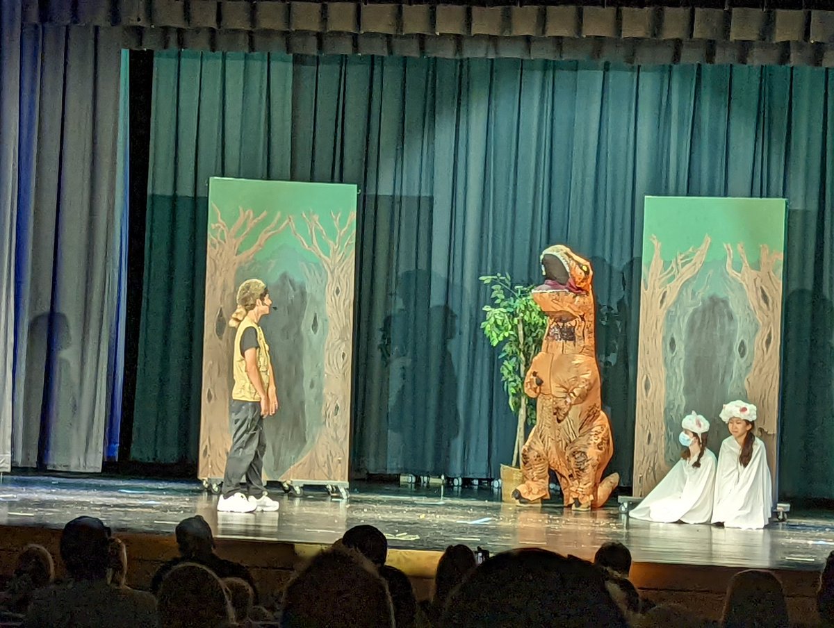 Ms_Mathurin's tweet photo. Laughed out loud at the comedic talents of Mr. Douglasson's drama students!  Great performances tonight, Mountain Lions! Loved seeing you all having so much fun together on stage! @LCPS_Mercer https://t.co/8yGrav72Wv