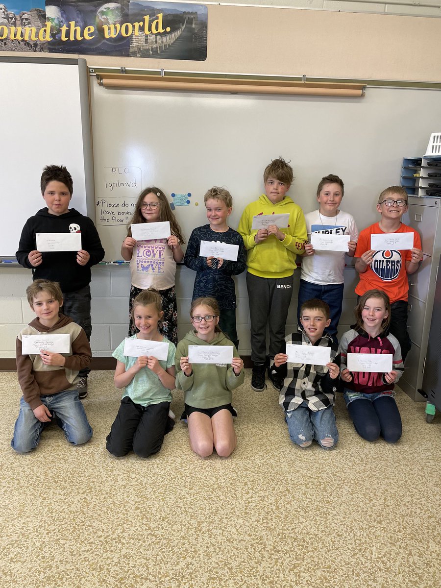 NBSchoolPRSD8's tweet photo. Our Grade 3-4 students wrote a friendly letter to 11 seniors at the Oyen Senior Lodge in hopes of brightening their day. Love how these kids are so caring! ❤️ https://t.co/7pCta2XPlo