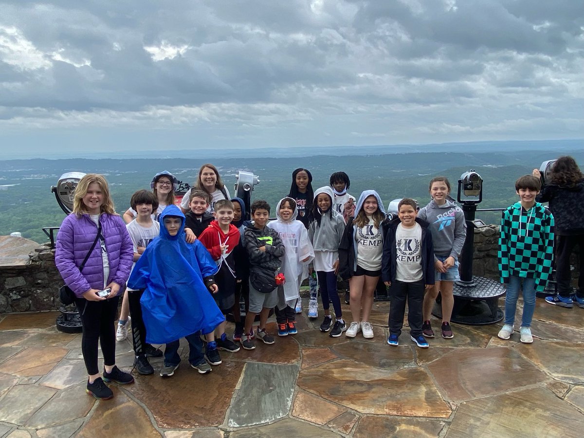 Kempcougars's tweet photo. Our 5th graders had a blast in TN today! Thank you to the teachers & parents who planned & chaperoned such a great trip! #PillarsofExcellence🏛 #LearnLeadExcel #Chattanooga #RockCity #TNAquarium #SouthernBelleRiverboat https://t.co/ASwaVmMkPL