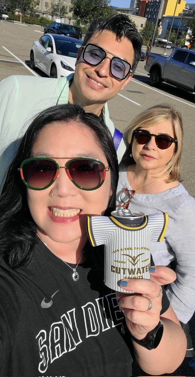 joycie_joyce's tweet photo. #timetoshine #FriarFaithful #LetsGoPadres #friendsforkeep https://t.co/jiXcjX0g6p