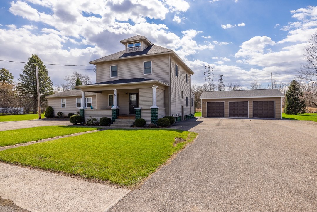 CheersToHere's tweet photo. 🌟 JUST LISTED! 🌟​​​​​​​​​​​​​​​​​​​​​​​​​​​​​​​​

MINT-CONDITION INVESTMENT OPPORTUNITY
WITH THREE CASH FLOWING APARTMENTS &amp; A THREE-CAR DETACHED GARAGE ✨​​​​​​​​

Immaculate Condition with Lo https://t.co/7xDCSBjGvB