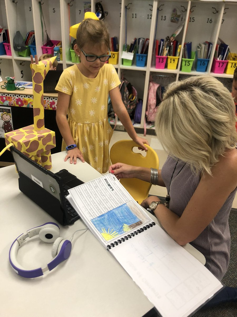 jcookskinders's tweet photo. Thank you @first_teach for letting me come by to these sweet firsties share their projects! @OakviewElem @brookensmoe https://t.co/MOPjNkbliw