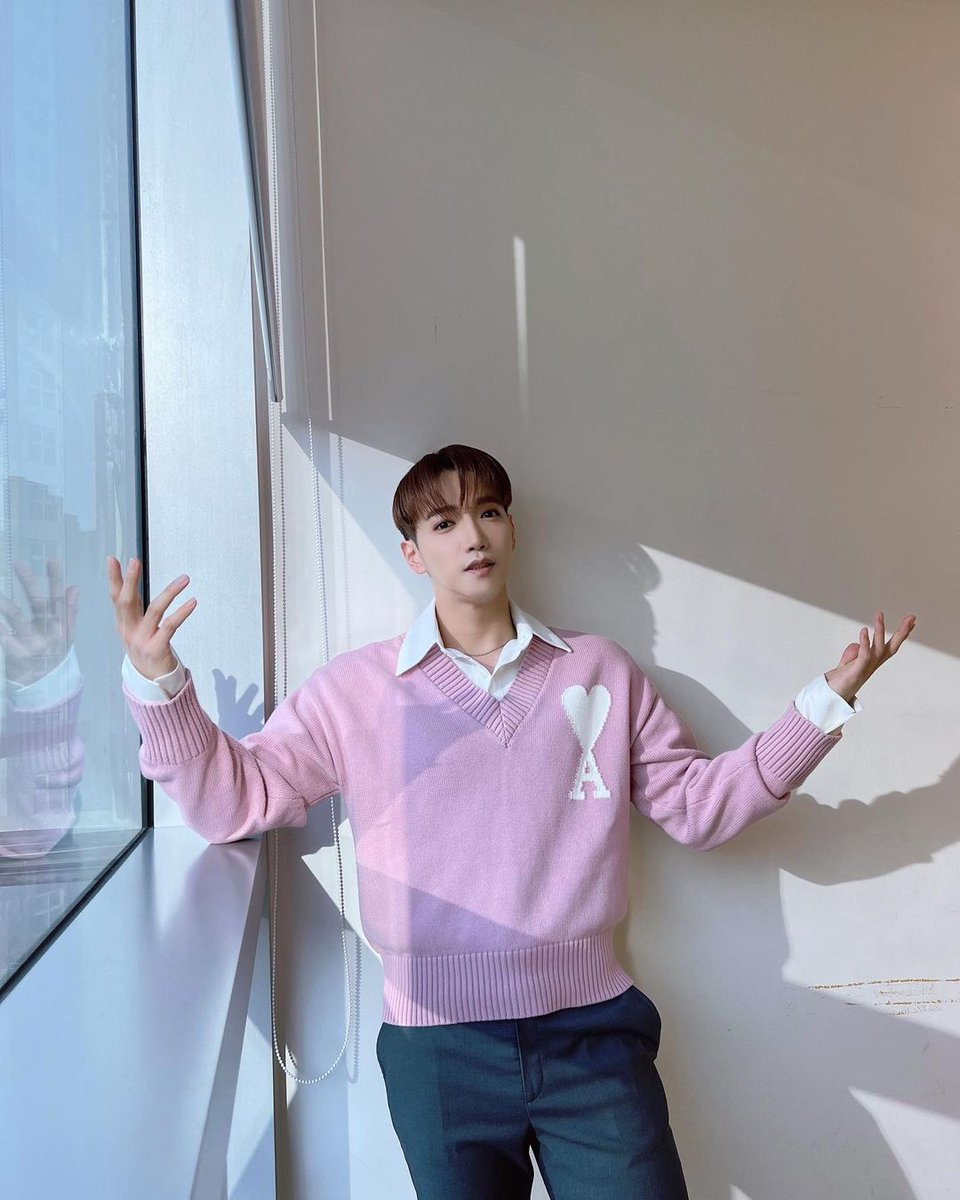 2pmalways's tweet photo. [2PM IG]
The standard practice of "I'll walk you home" > "You want it? I'll give you everything" 💗

#Ming #TheEmbodiment #OfSpring🌸
https://t.co/Fq4MF9PRWk https://t.co/N3KYivVJOA