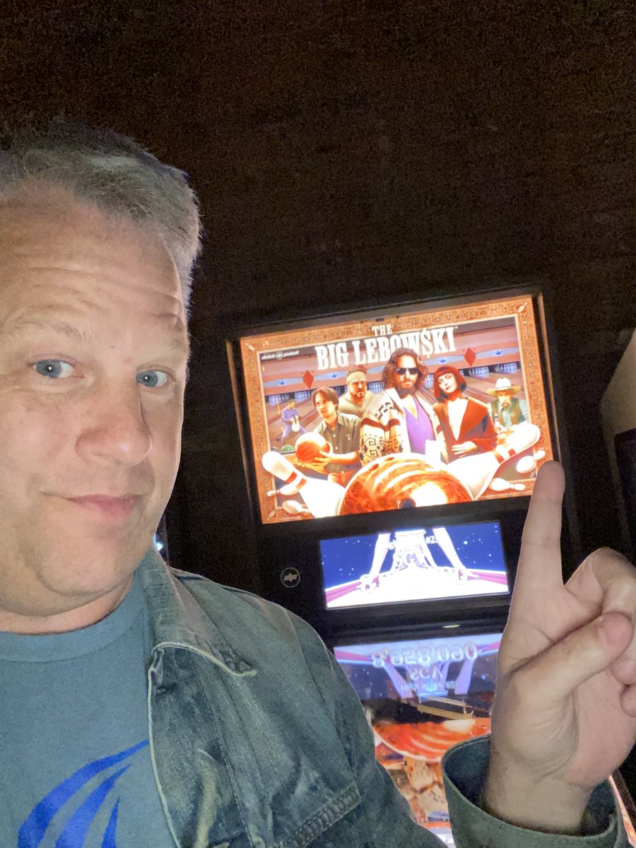 The dude #abides at ⁦<a href="/RullosBrooklyn/">Rullo's</a>⁩ - great new #pinball machine #biglebowski