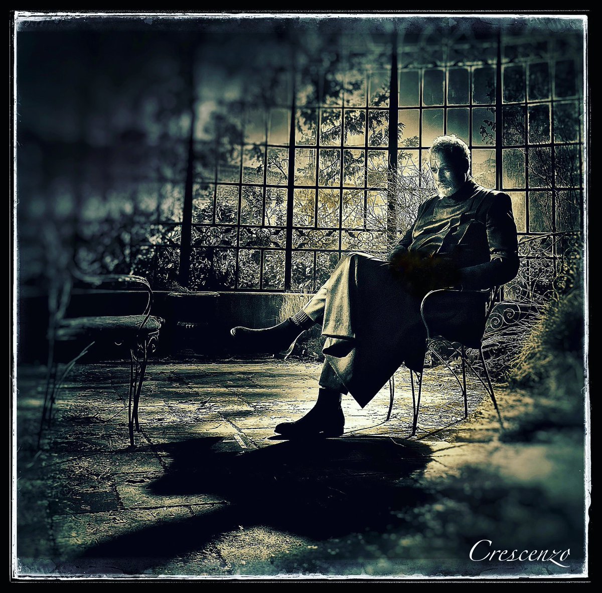 CrescenzoVision's tweet photo. Portrait of the legendary, John DeLancie, by yours truly, as he contemplates his very last scene of ‘Star Trek: Picard’, Season 2… Honored that we are now friends… 🖖🏼🌈 https://t.co/jE9EbKwwSw