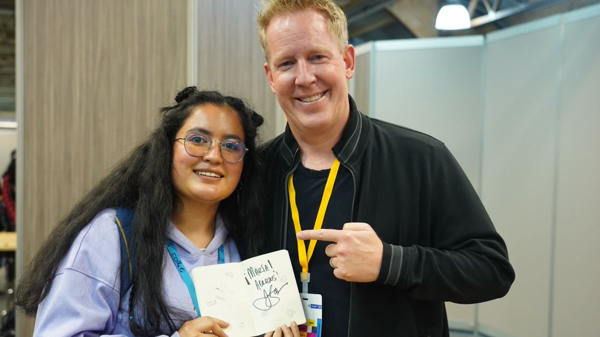Ministerio_TIC's tweet photo. #AEstaHora en #Colombia40, el director de 'Encanto', @thejaredbush, comparte con los fanáticos de esta película en @CorferiasBogota en este #Col40Viernes, escenario donde además contará su experiencia en el cine y revelará los detalles detrás de esta producción🦋. https://t.co/ty9mKwerFx