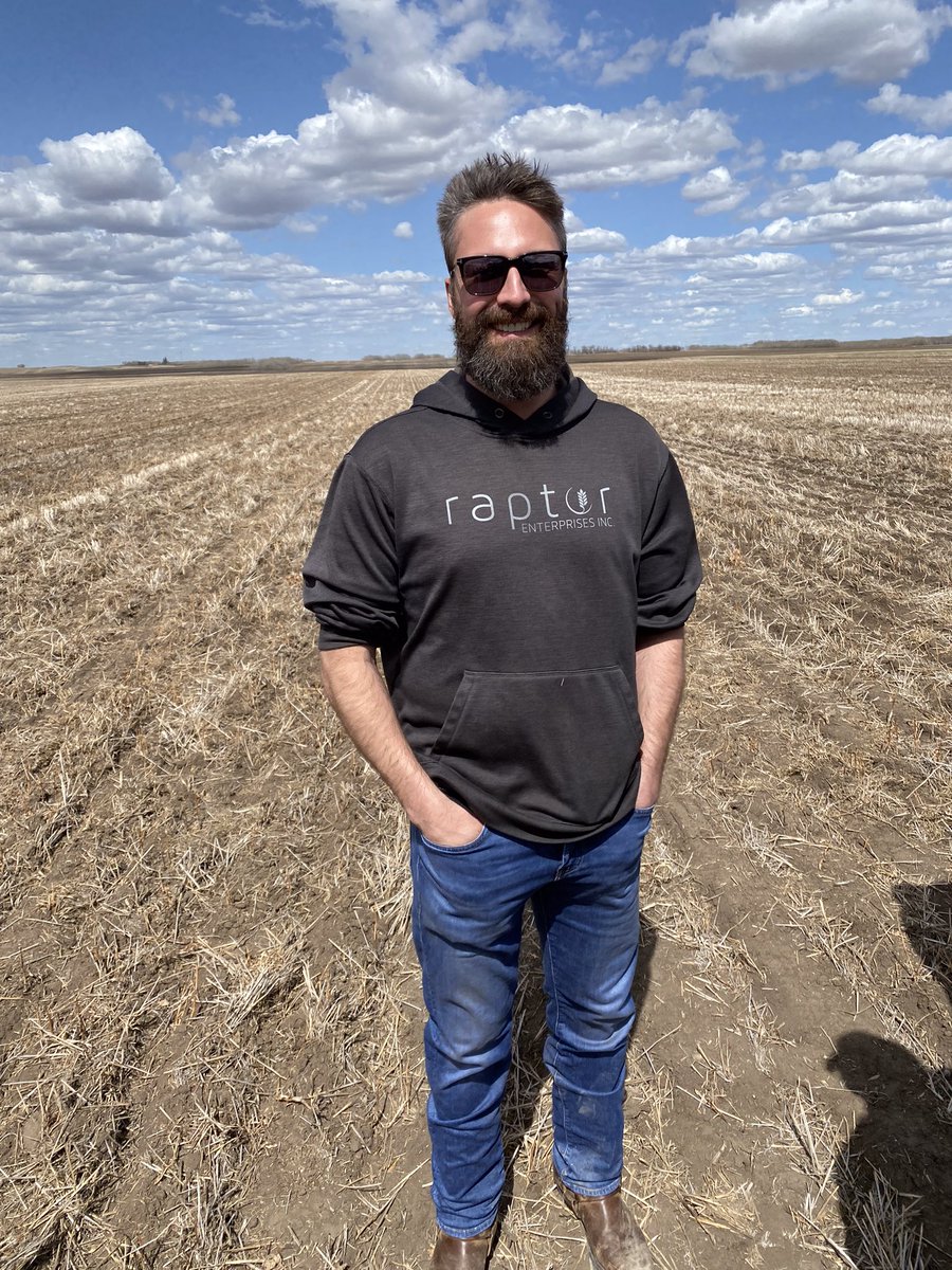 stark_crister's tweet photo. We did visit Dallas Simmonds, Raptor Enterprises NW of Sakatoon.
A most impressive farming operation. Just starting to dill with his six Vaderstad Seed Hawks. Dallas and earlier his father has been with Seed Hawk all the 30 years, and owned some 40 Seed Hawk machines over time. https://t.co/C2ZoXcifdb