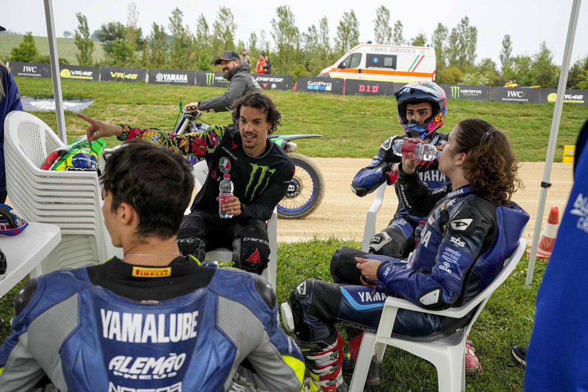 yamahabrasil's tweet photo. #MasterCamp ##
Dia de acelerar na areia mais famosa do mundo com o nosso @FrankyMorbido12 ✊Os pilotos se divertiram e aprenderam muito no Flat Track com o Italo-brasileiro no Rancho! E Kevin Fontainha recebeu todas as dicas especiais em Português! 🇧🇷Obrigado @FrankyMorbido12 https://t.co/CJPlQtmH0L