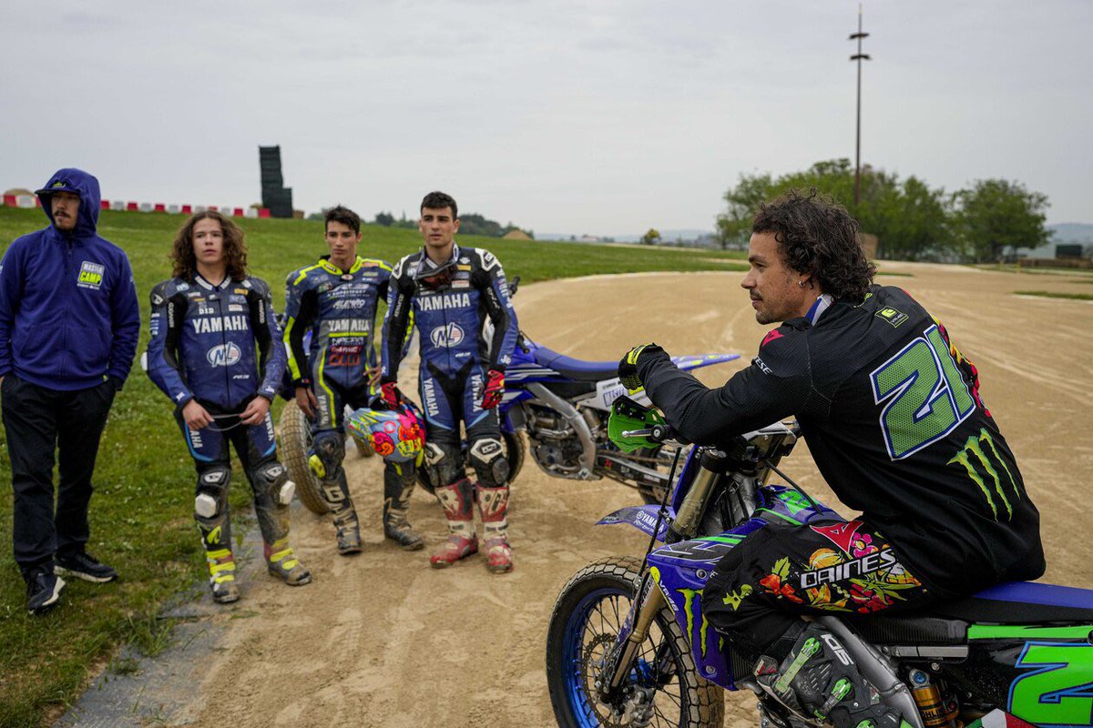 yamahabrasil's tweet photo. #MasterCamp ##
Dia de acelerar na areia mais famosa do mundo com o nosso @FrankyMorbido12 ✊Os pilotos se divertiram e aprenderam muito no Flat Track com o Italo-brasileiro no Rancho! E Kevin Fontainha recebeu todas as dicas especiais em Português! 🇧🇷Obrigado @FrankyMorbido12 https://t.co/CJPlQtmH0L