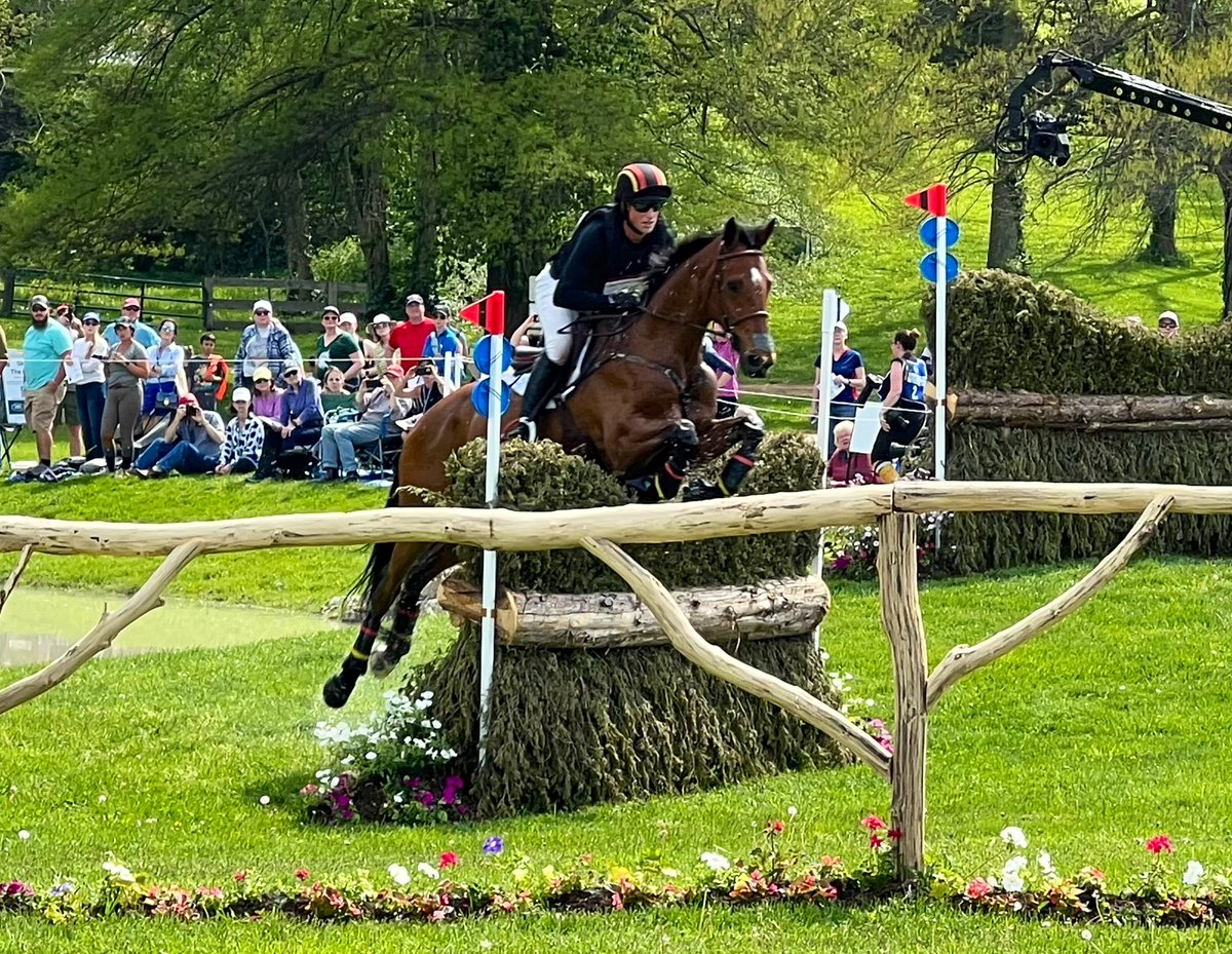 RVTEquestrian's tweet photo. A glimpse of last weekend watching horses fly!💚 #kentuckythreedayevent #dougpayne #boydmartin #phillipdutton #buckdavidson #crosscountry https://t.co/2cbwQw299L