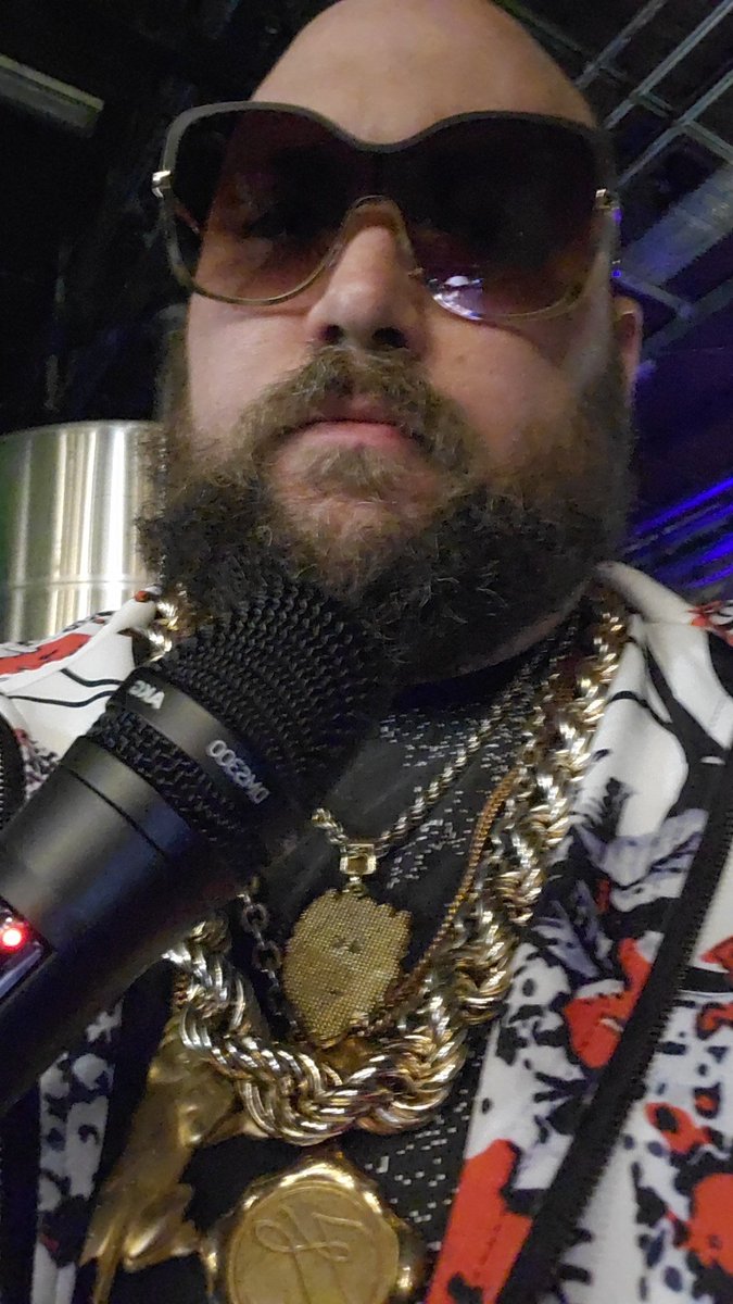 thepartytsar's tweet photo. These glasses are from the Martha Stewart Collection. #BashAtTheBrewery #IWTV #HIJERRY https://t.co/qQiR7sLZkb