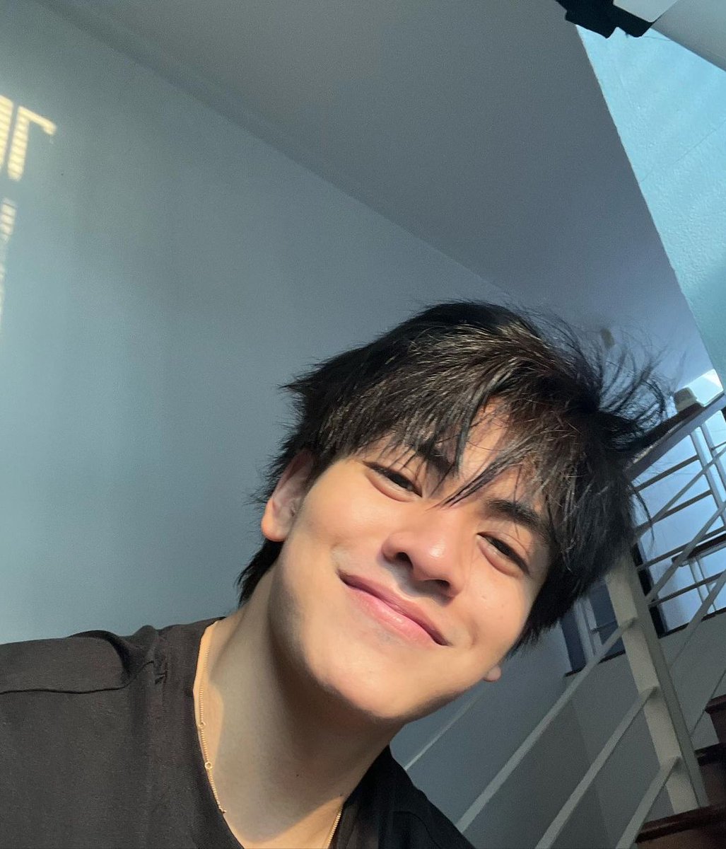 onlyoneheejake's tweet photo. I don't know but at some pov joong & lucas can pass as a sibling.. Like look at the way they smile.. It's so bright 🥺🤍 two lovely person 🤗💗 #chen_rcj #wayv_lucas https://t.co/ETeqwJuB4l