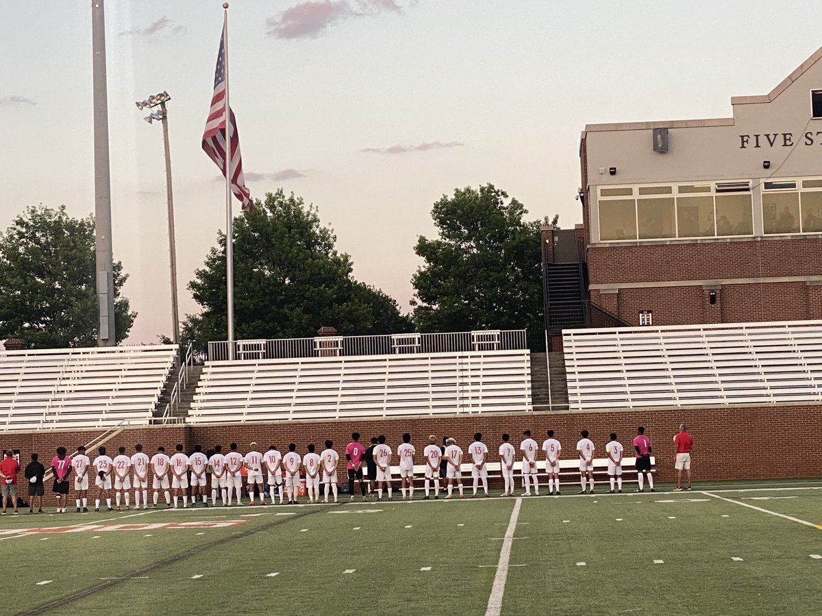 DHS_Cats_Sports's tweet photo. Gametime!  God Bless the USA https://t.co/scNON7FW0u