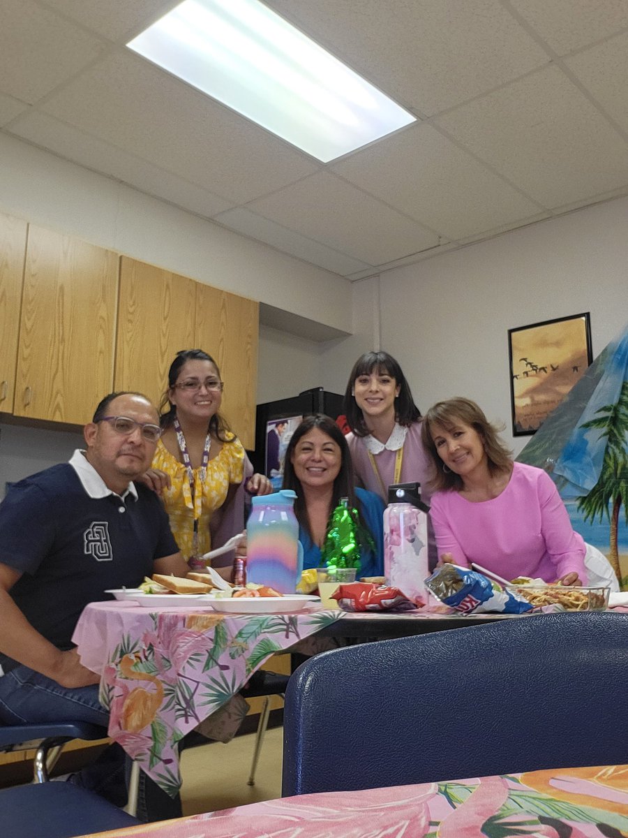 HeatherLopezFME's tweet photo. My Team is the best! #PreKBabies #VivaClintPreK #FmePrekGameOn #WeAreClintISD #FMEpride https://t.co/cfQAYU2CEf