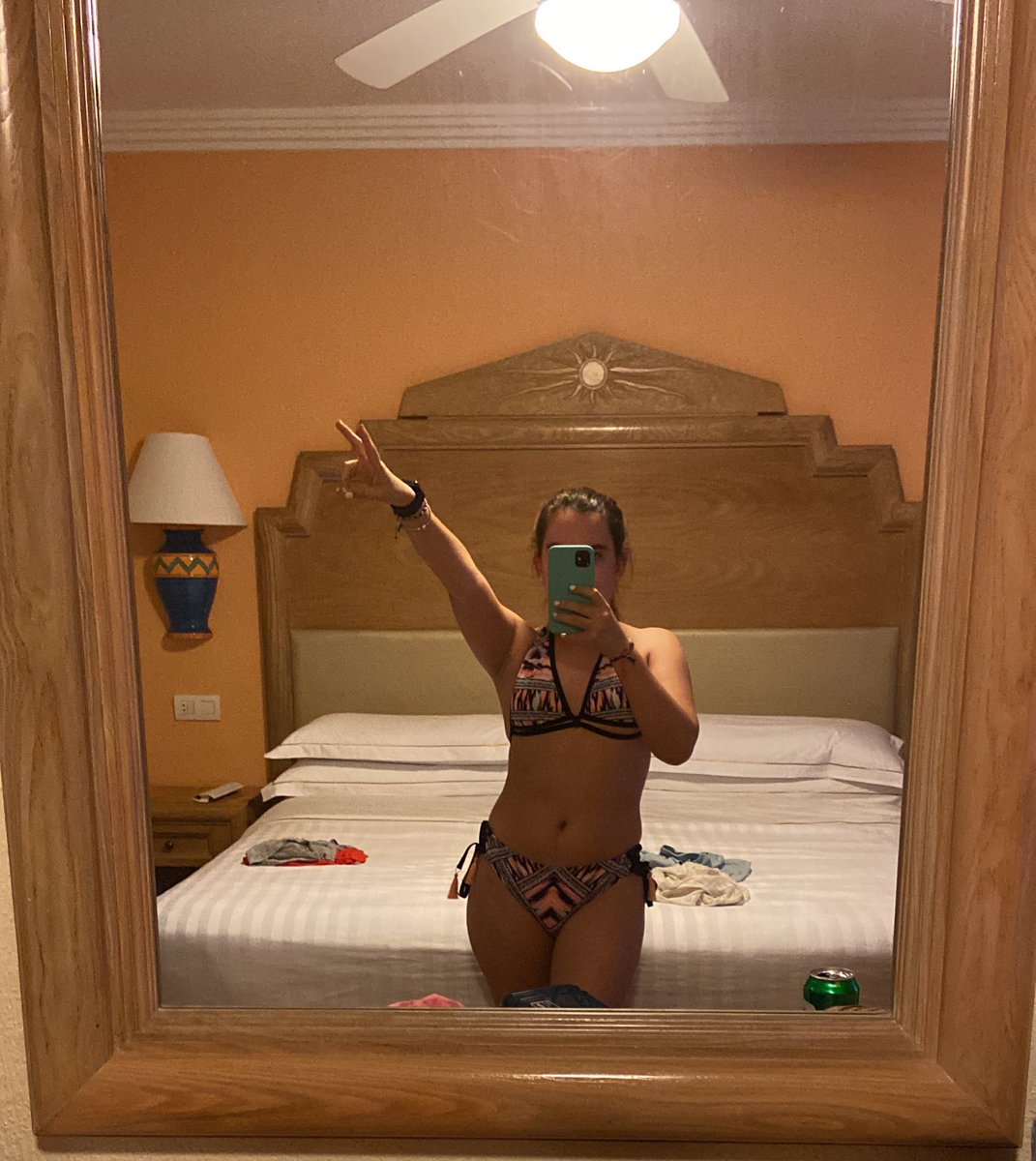 StefBeta's tweet photo. Se miró en el espejo y vio que está buenota🎶 🤪 #daaaa https://t.co/40RnUoyIwd