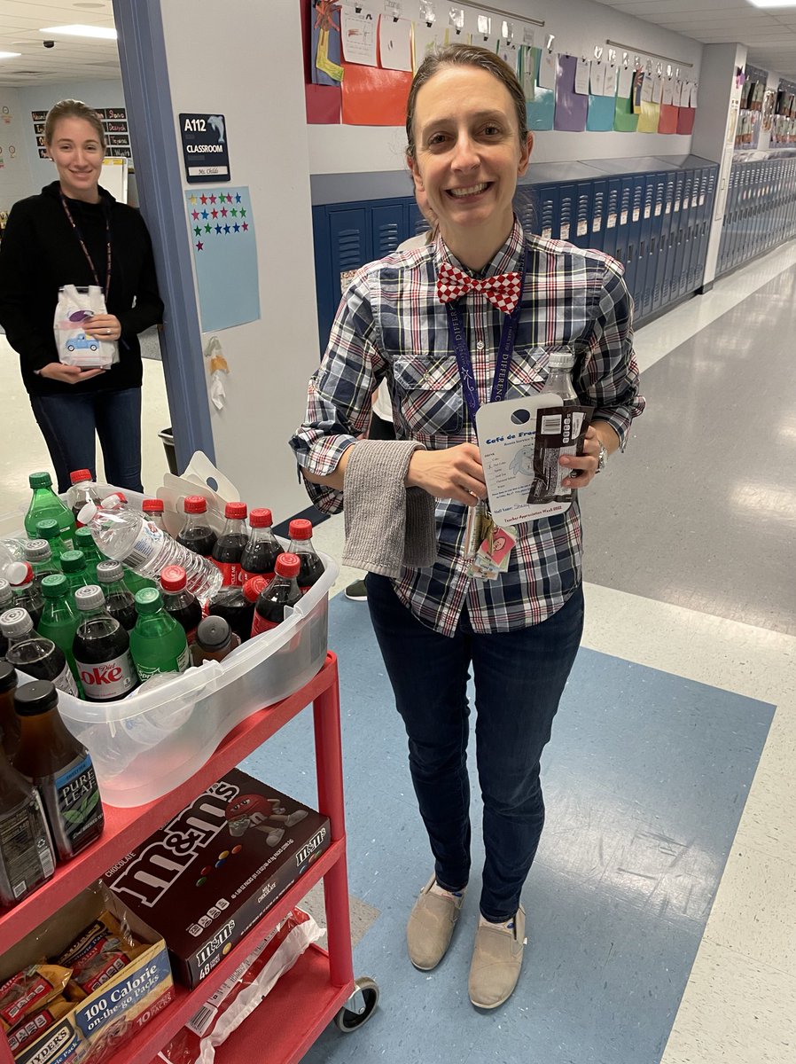 Mrs_Jefferson_'s tweet photo. VP Kling delivering treats this afternoon! @AACountySchools AACountySchools  @FreetownAACPS https://t.co/iLYHiko0Xk