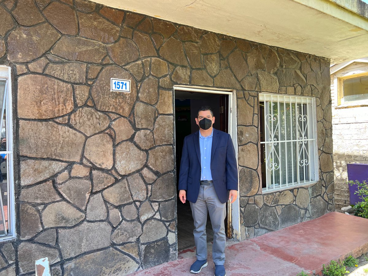 RepRaulRuizMD's tweet photo. Today, as @HispanicCaucus Chair and as a trained humanitarian, I visited the U.S-Mexico border to assess the vulnerabilities of LGBTQI migrants and help provide humanitarian protections that are consistent with our American laws and their human rights. https://t.co/1bBusNdohQ