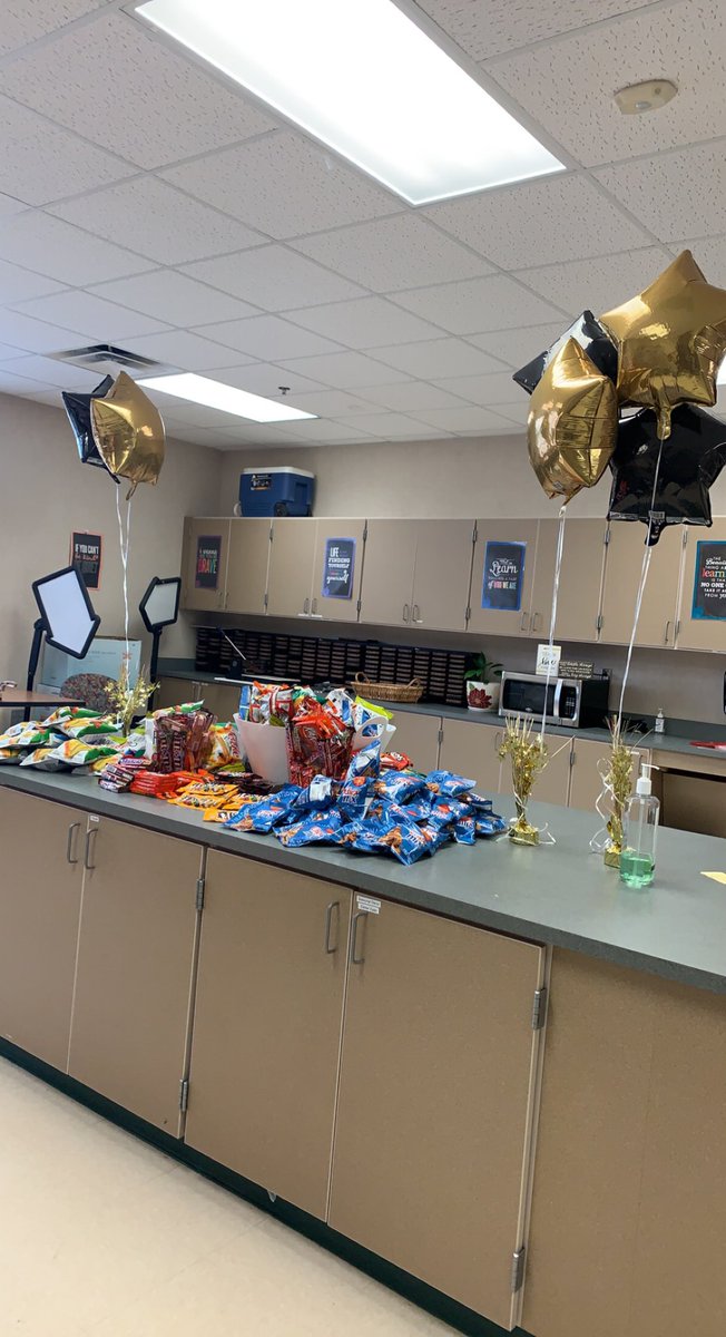 SSanchezMISD's tweet photo. #PressPTA spoiled us BIG for teacher appreciation week! Snack bar, Papa Murphy’s for take home dinners, a #CincoDeMayo Snack bar, and we got a (not pictured) taco bar to end the week! So grateful!! 🖤💛 #PressPride #TeacherAppreciationWeek https://t.co/4DZLWOIrjn