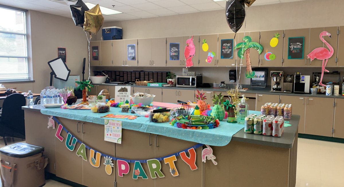 SSanchezMISD's tweet photo. #PressPTA spoiled us BIG for teacher appreciation week! Snack bar, Papa Murphy’s for take home dinners, a #CincoDeMayo Snack bar, and we got a (not pictured) taco bar to end the week! So grateful!! 🖤💛 #PressPride #TeacherAppreciationWeek https://t.co/4DZLWOIrjn