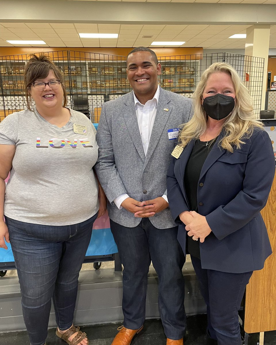 A huge thank you to the Blue Valley North High School’s Gender &amp; Sexuality Alliance (GSA) and Gender Equality Club for inviting me out to speak for your Night of Hidden History! (1/2) 🏳️‍🌈