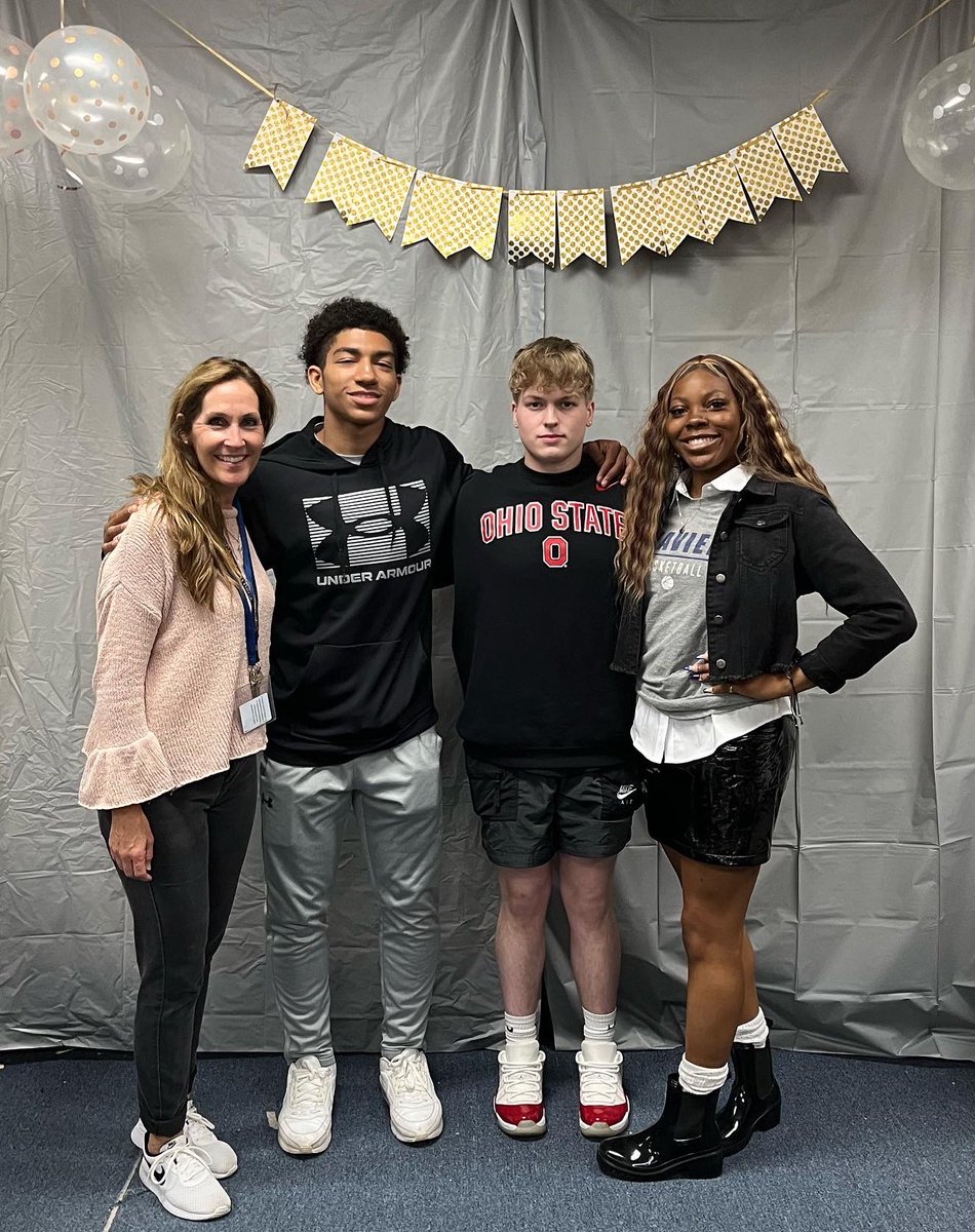 FairmontMktg's tweet photo. Our Marketing/DECA Class of 2022 Family started with students in Sports Marketing &amp; Fin Lit classes as early as Freshman Year. We found more Sophomores in our electives &amp; rounded out with our incoming Juniors. Thankful to know them🙏 #Recruits #TheHouseDECABuilt #Marketing https://t.co/saBzY0lBMj