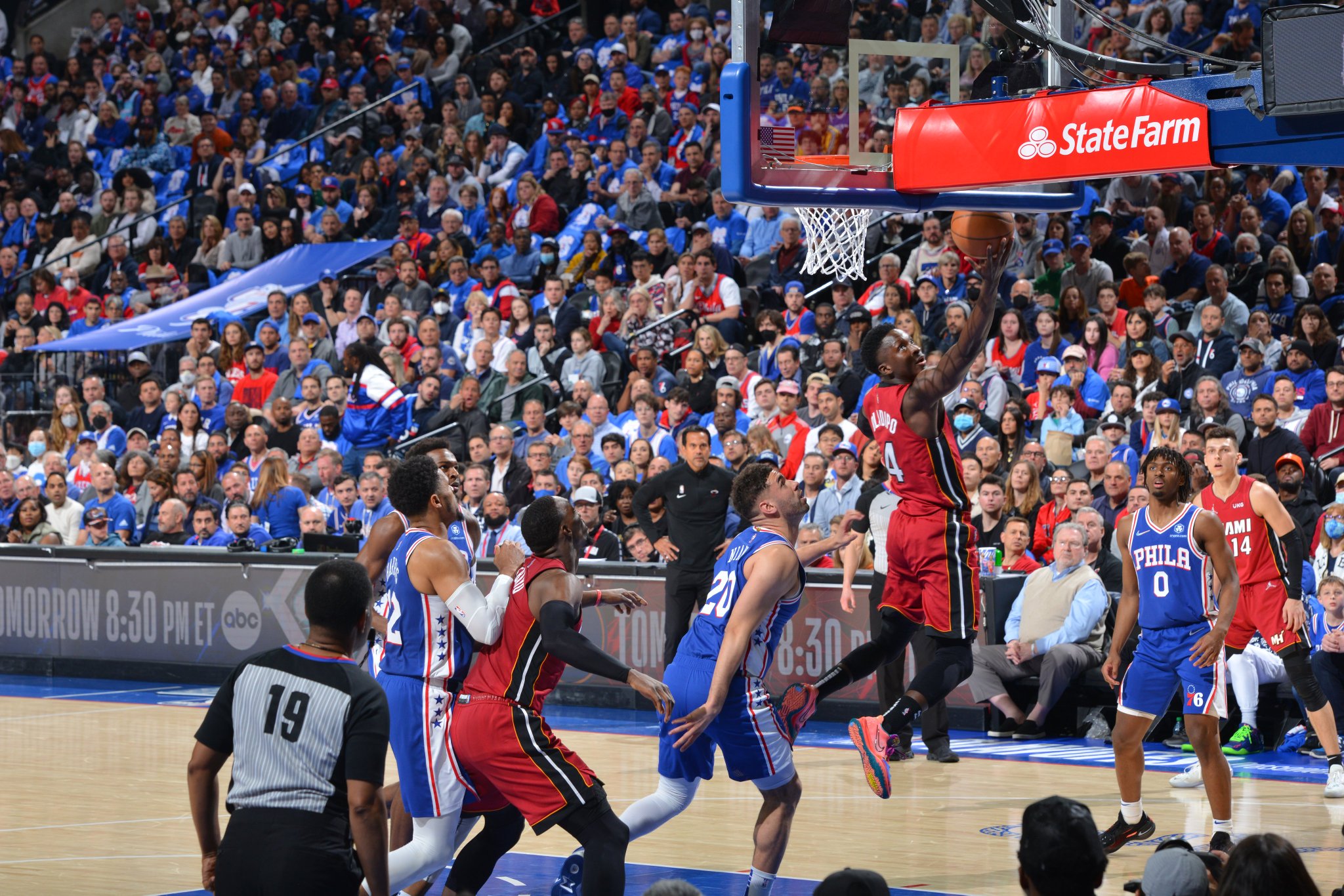 NBA on Twitter "James Harden has a gamehigh 15 points at the half. MiamiHEAT 34 sixers 41