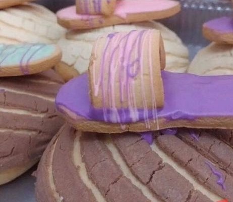 EduiTijerina's tweet photo. Llegaron las "#Concha-nclas", para festejar a la #reina del #hogar (y del #chanclazo) este "#DíadelasMadres"... https://t.co/C8CRxv9BZQ