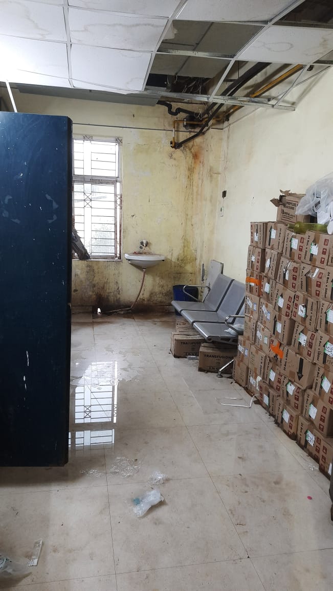 shutupshrutiiie's tweet image. Condition of casualty medicine room in bihar which is full of water.... For this facility hardworking people are paying the taxes from their hard earned money 
@NitishKumar @mangalpandeybjp @narendramodi
#biharhealthsystem #health #healthcare
