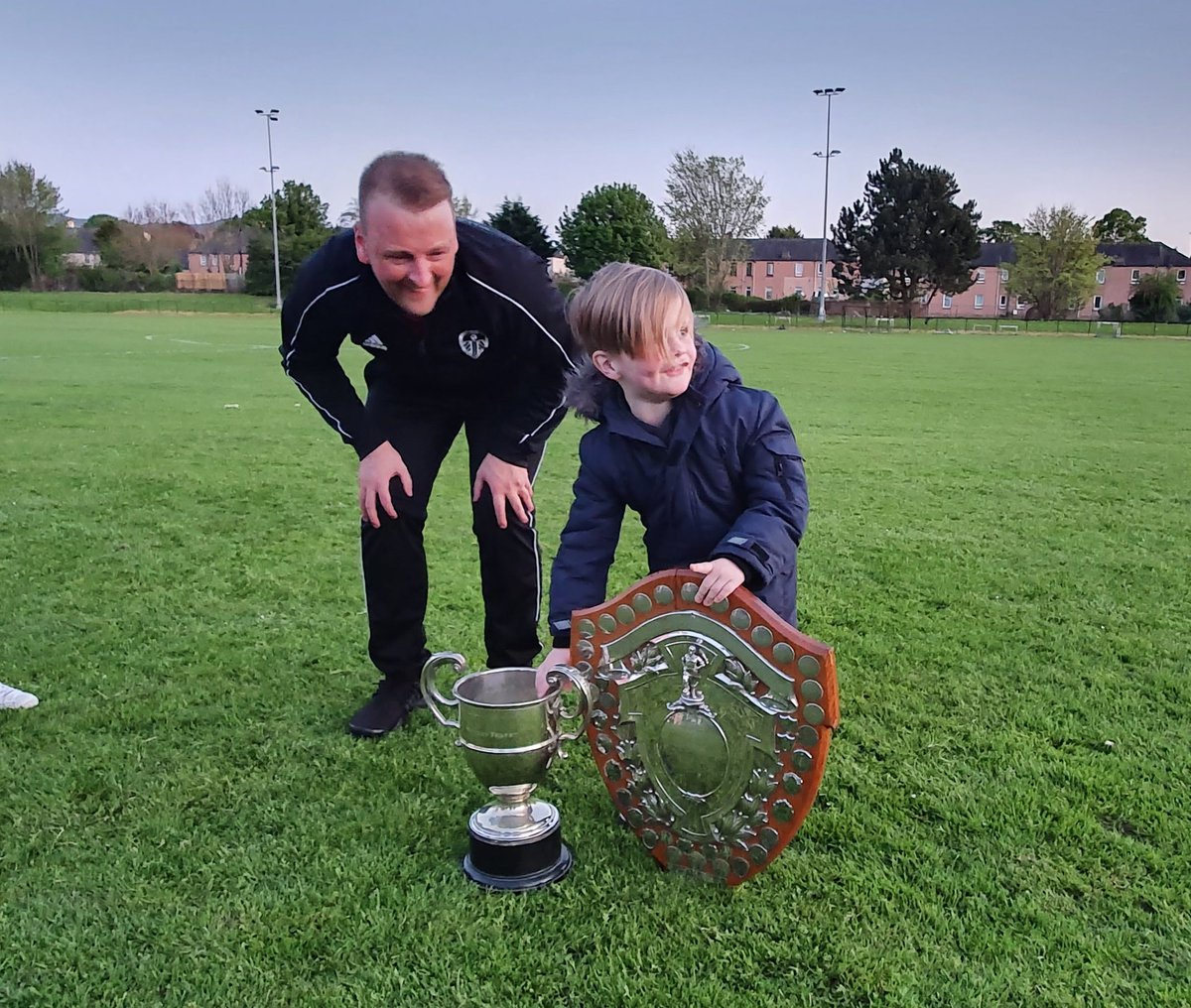 AndTerraces's tweet photo. GAME DAY 1️⃣8️⃣4️⃣
@LEAFA_Official Victory Cup Final 2022
@LoganleaAfc 2 Vs 2 @hwufc
Loganlea win on pens for a league and cup double 🤘⚽️🏆🏆

The Loganlea Keeper is insanely good MOTM

Well in lads ❤🤍❤

3 videos added on our channel
https://t.co/Yfwd7VoCFR

@scottish_aff https://t.co/IQgDhXnIa4