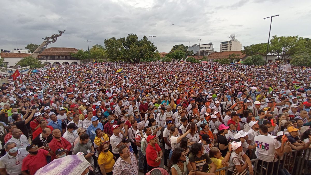 nicolaspetroB's tweet photo. Impresiónate manifestación de @petrogustavo en #Valledupar, más de 15mil personas.

Esperemos que @RevistaSemana saque la noticia.

Vamos a ganar en primera vuelta!!!
#PetroPresidente. https://t.co/ezRJptScqC