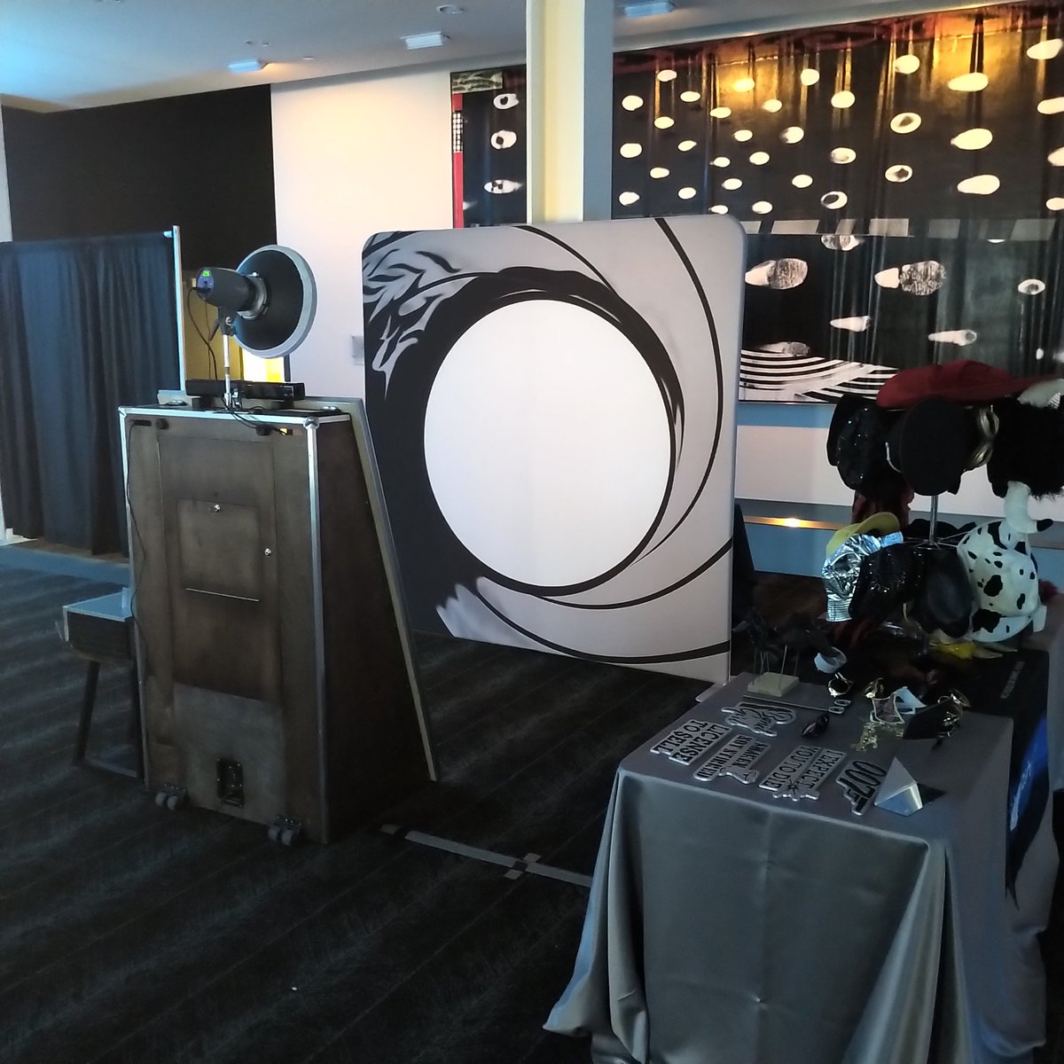 FlashworksEdm's tweet image. The 2022 Realtor's Ball "License to Sell" is on! 

@RAEinfo @yegconvention