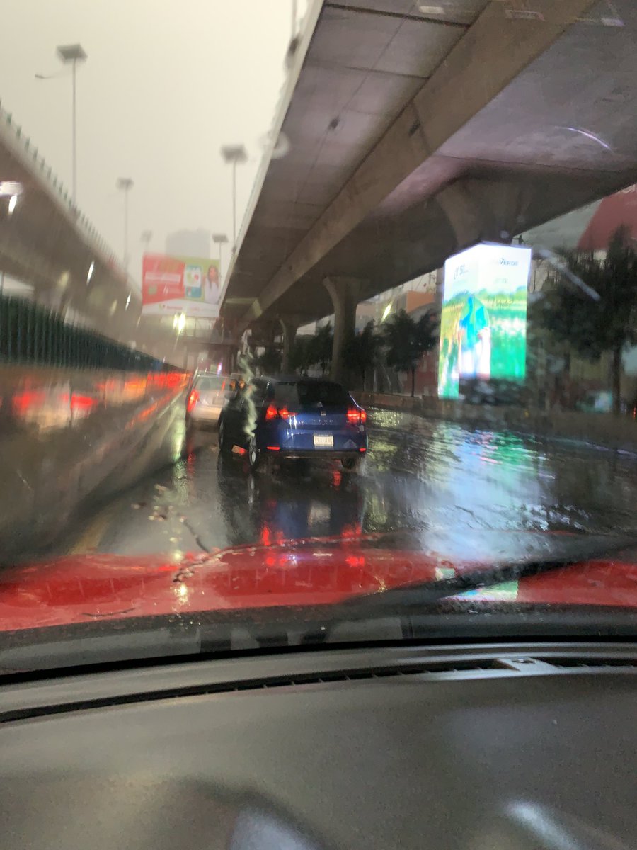 bomarmdl's tweet photo. @JesusMartinMx periferico norte a la altura de toreo y leve granizo https://t.co/gXnMzmUblx