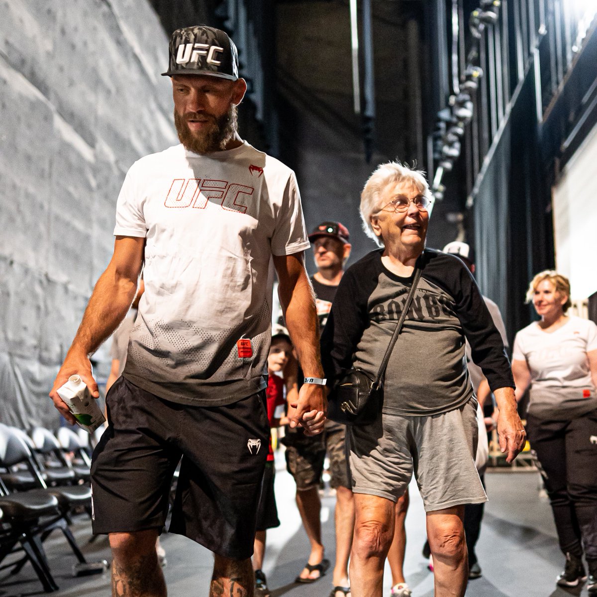 ufc's tweet photo. 🥹❤️

[ @CowboyCerrone | #UFC274 ] https://t.co/45pqKEjau2