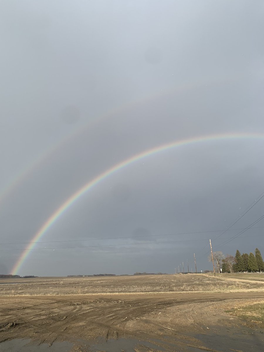 wonbbq's tweet photo. Look what I found at the end of the rainbow. Unreal https://t.co/RsdGDxmUMD